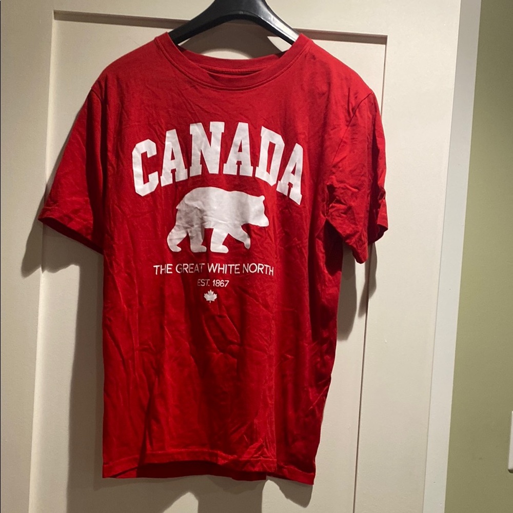 Canada Red T-shirt.  Ladies M